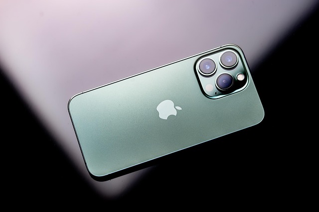 iPhone v zelené barvě